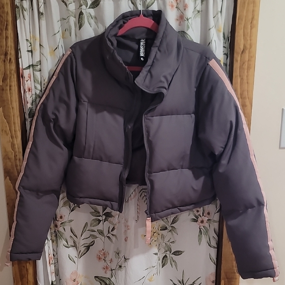 Gymshark Jackets & Blazers - Gymshark Women's Dark Gray Puffer Jacket with Pink Trim